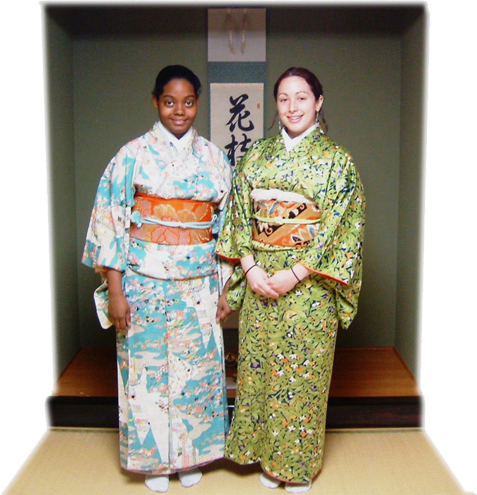 WebTeaCeremony1 KCP students in kimonos