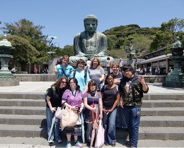 Kamakura1 KCP students in front of Kamakura Daibutsu