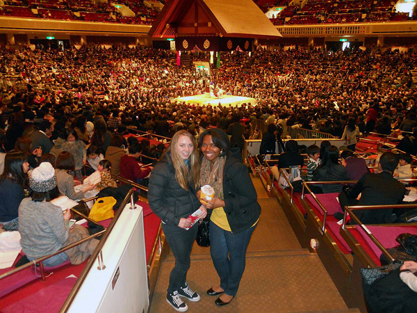 futenno6web In the cavernous sumo stadium
