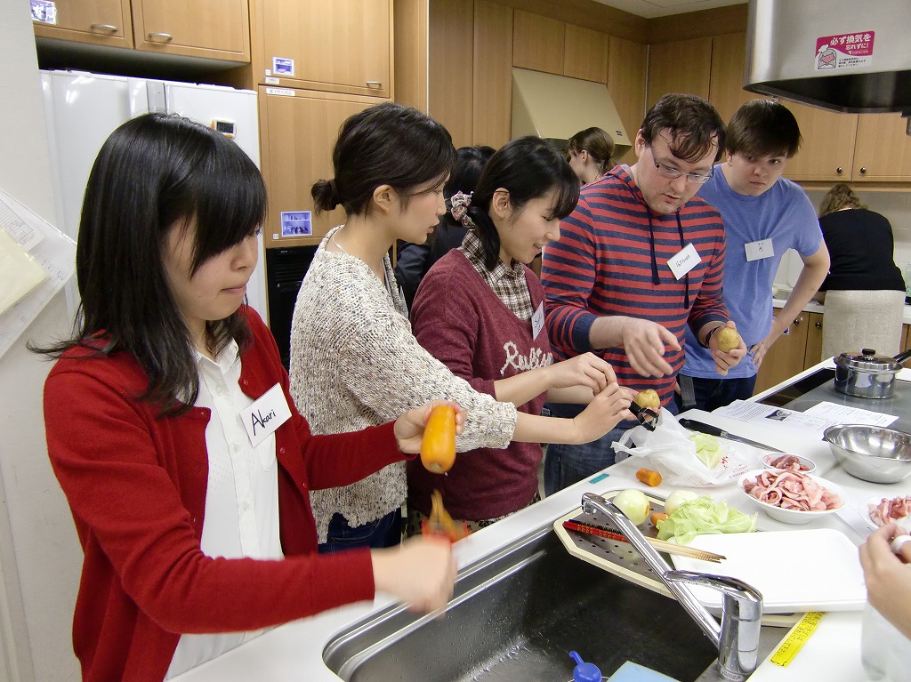 cook9 KCP students preparing vegetables