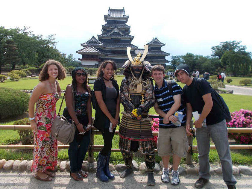 bnewson1 KCP students in front of Matsumoto Castle.