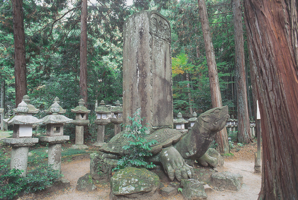 https://commons.wikimedia.org/wiki/File:Gesshouji_Temple_in_Matsue_City_-_%E6%9D%BE%E6%B1%9F%E5%B8%82%E3%81%AE%E6%9C%88%E7%85%A7%E5%AF%BA_Turtle_1.jpg